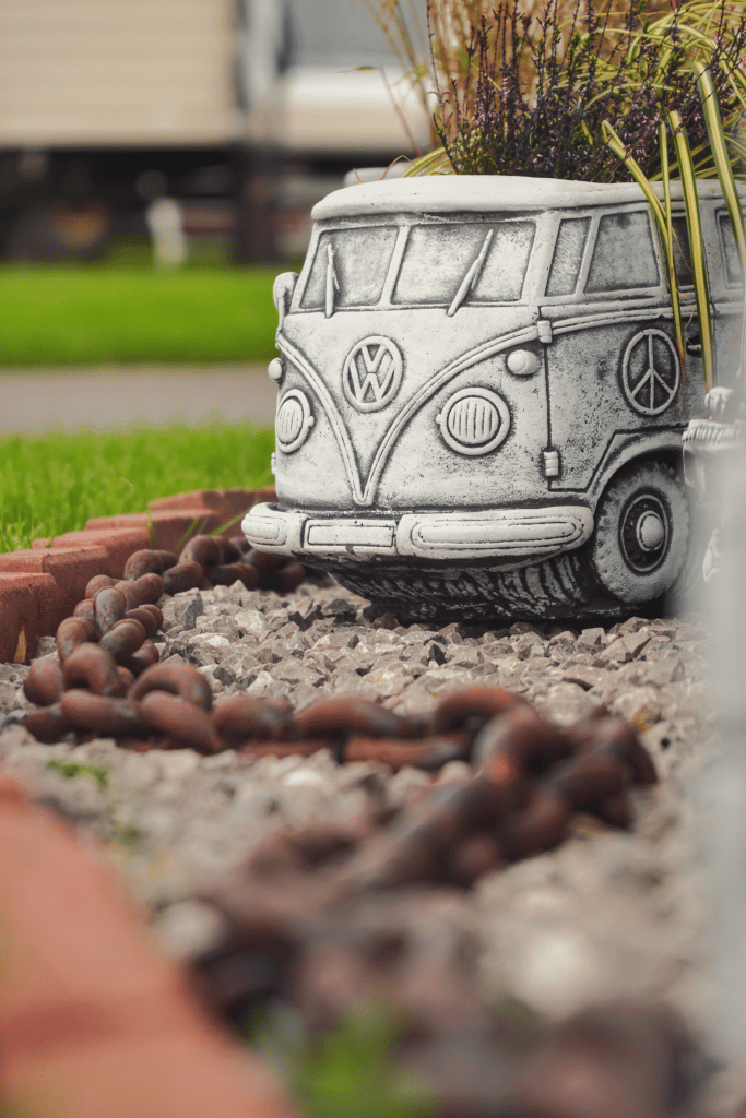 DS206555-01-683x1024